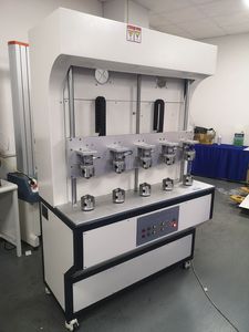 Máquina de Prueba de Torsión de Cables Automática de Cinco Estaciones IEC 60811 817 J1128, Probador de Fatiga por Torsión de Cables - Product Image 1