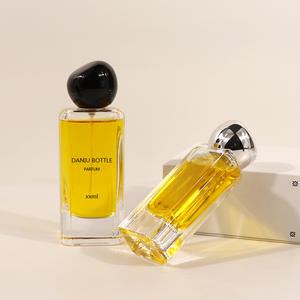 Vente en gros de flacons de parfum en verre transparent carrés de 50 ml, flacons cosmétiques vides à clipser, emballage en boîte - Product Image 4