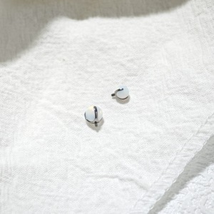 Boucles d'oreilles labret en acier inoxydable 316L avec opale | Perçage interne fileté |   Piercing plat pour cartilage, lèvre et hélix - Product Image 4