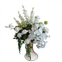 Boule de fleurs de mariage blanche moderne de luxe, centre de table en soie artificielle au toucher réel, boule de roses pour la décoration de l'allée et de la table