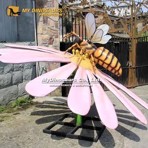 Modèle d'abeille insecte animatronique MY DINO AI-078 avec fleur pour décoration de jardin - Product Image 1