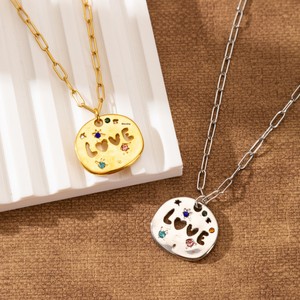 Collana con Ciondolo a Forma di <span class=keywords><strong>Lettera</strong></span> d'Amore <span class=keywords><strong>per</strong></span> la Festa della Mamma e <span class=keywords><strong>San</strong></span> <span class=keywords><strong>Valentino</strong></span>, Gioiello in Acciaio Inossidabile con Cerchio Irregolare Colorato <span class=keywords><strong>per</strong></span> <span class=keywords><strong>Lei</strong></span> - Product Image 4