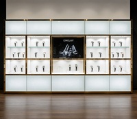 Vitrine murale en aluminium blanc doré à plusieurs niveaux pour montres, avec éclairage LED, dimensions personnalisables, durable et facile à installer