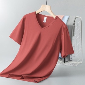 เสื้อยืดคอกว้างแขนสั้นผู้ชาย สีฟ้าอ่อน ผ้าไหม/ผ้าฝ้าย ดีไซน์เรียบง่าย แห้งเร็ว เสื้อใส่หน้าร้อน ผ้าบาง ใส่ได้ทุกวัน - Product Image 2