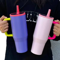 Gobelet isotherme en acier inoxydable à double paroi de 1200 ml avec poignée et paille, maintien thermique de 6 à 12 heures, compatible porte-gobelet de voiture