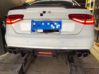 Diffuseur arrière en fibre de carbone de style LED OEM pour Audi A4 B8 Diffuseur de séparateur de pare-chocs arrière régulier