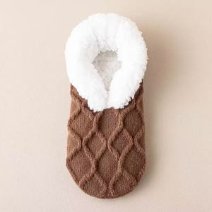 Calzini corti personalizzati in acrilico con dettaglio sul polsino, caldi e comodi per l'inverno, per uso quotidiano in casa. - Product Image 3