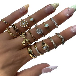 Ensemble de bagues pour femmes de style bohème, plaqué or, design en forme de nœud, tendance, à porter en superposition, pour les occasions d'anniversaire - Product Image 5