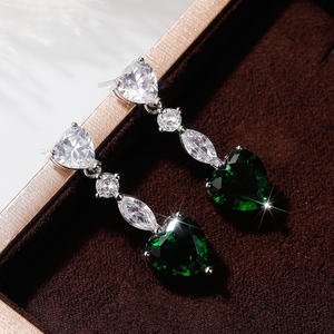 Orecchini Pendenti a Cuore Romantici in Argento 925 con Cristallo Rubino, Gioielli da Sposa da Donna con Montatura a Griffe a Forma di Cuore Rosso - Product Image 4