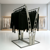 Présentoir de Vêtements Autonome en Métal Personnalisé pour Marques – Idéal pour la Vente au Détail
