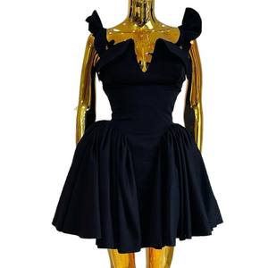 2026夏季新款时尚女式优雅无肩带V领缎面防静电飘袖高腰显瘦A字连衣裙 - Product Image 4