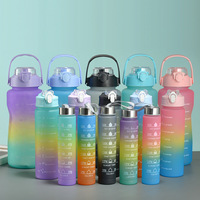 Bouteille d'eau de sport sans BPA pour salle de sport Ensemble de bouteilles de motivation en plastique de couleur dégradée avec poignée et paille pour la salle de sport