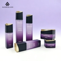 Ensemble de flacons cosmétiques de luxe en verre carré dégradé doré, vides, pour sérum, lotion, crème, avec pompe, emballage pour soins de la peau, fabriqué à Guangzhou
