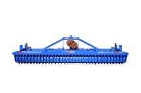 Herse rotative pliante robuste de 4 m à dents verticales pour préparation du sol et semis, pour tracteur