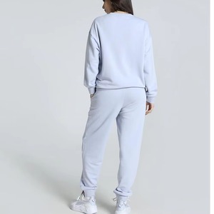 Ensemble 2 pièces bleu clair pour femme : Sweat-shirt col rond et pantalon long en coton respirant, coupe décontractée, idéal pour l'automne - Product Image 3