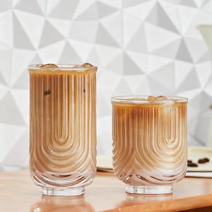 Verres ondulés réutilisables créatifs pour la bière, le jus, le café glacé de Noël – Tasse à boire élégante en forme de U à rayures, anti-fuite - Product Image 1