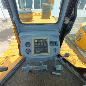 รถดันดินตีนตะขาบ Caterpillar D6G มือสองจากญี่ปุ่นแท้ เครื่องยนต์ CAT 3306 รถดันดินขนาดกลาง พร้อมหัวริปเปอร์ สำหรับงานก่อสร้างปรับระดับพื้นดิน - Product Image 5