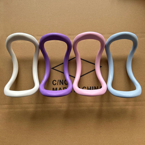 Weicher TPE Yoga-Strecker für Fitness-Übungen Massage-Tool Yoga-Ring für Dehnungstraining Yoga-Zugkreis Schulter-Rücken-Dehnung - Product Image 1