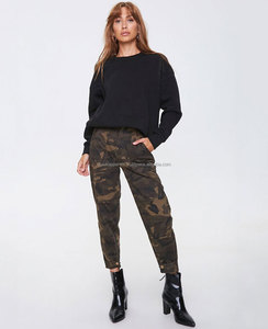 Sujetador deportivo de Invierno para mujer, chaqueta recortada con capucha, conjunto de pantalones de chándal, chándal de terciopelo Sexy con decoración de encaje para deportes de otoño - Product Image 4