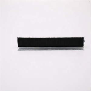 PP striscia della <span class=keywords><strong>porta</strong></span> inferiore Weatherstrip <span class=keywords><strong>sotto</strong></span> <span class=keywords><strong>porta</strong></span> con <span class=keywords><strong>spazzola</strong></span> per la polvere migliora la resistenza agli agenti atmosferici e l'efficienza energetica - Product Image 4