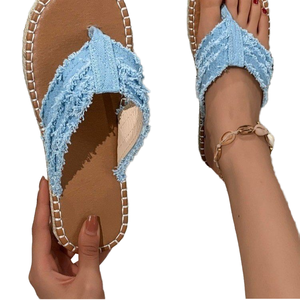 รองเท้าแตะสานแบบเปิดนิ้วเท้าแฟชั่นพื้นเรียบสำหรับผู้หญิง ฤดูร้อน ปี 2025 เหมาะสำหรับใส่ไปชายหาด นวดเท้า และกิจกรรมกลางแจ้ง ขายส่ง - Product Image 1