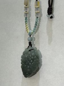 Piedra preciosa Forma de uvas Piedras preciosas y colgantes de jadeíta Colgantes de jade de Myanmar Joyería al por mayor Colgantes de jade verde de piedra - Product Image 3