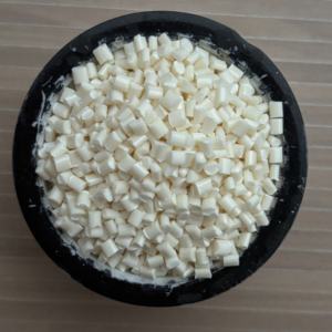 Granulés de résine plastique ABS 500MX2 de qualité générale, blancs, en acrylonitrile butadiène styrène, pour le moulage de pièces automobiles - Product Image 1