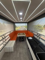 Camping-car, caravane, fourgon aménagé, PHEV, lave-linge, sèche-linge, cuisinière à induction, salle de bain étanche, chauffage au diesel, tourisme familial