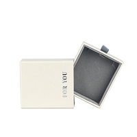 Boîte à bijoux coulissante personnalisée avec logo, gaufrage et pelliculage mat pour boucles d'oreilles et bracelets