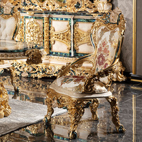 Ensemble de table à manger de style rococo français avec plateau en bois blanc doré de luxe et chaises rembourrées haut de gamme