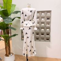 Nouvel ensemble robe style rétro automne pour femme : haut à col en V et manches longues amincissant la taille, et jupe queue de poisson