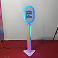 XLP Photomaton triangulaire LED élégant de style pilier pour iPad avec plateau rotatif