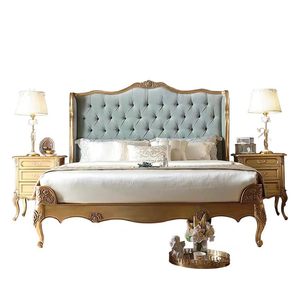 Lit double Grand Royale en bois massif, revêtement en cuir véritable, sculptures françaises ornées, tête de lit capitonnée, finition or champagne - Product Image 3