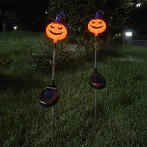 Luces Solares Oscilantes de Calabaza Fantasma de Halloween Yuntu, Luz LED de Calavera Brillante para Estaca, Decoración de Paisaje Exterior con Cara de Fantasma - Product Image 4