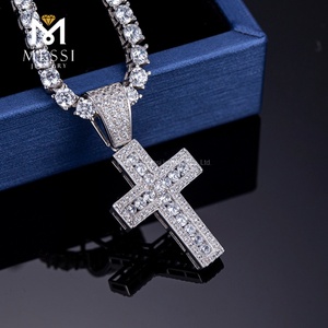 Collar de Plata de Ley 925 con Cruz de Circonita Estilo Iced Out de Messi Jewelry para Hombre - Product Image 2