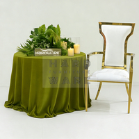 Fauteuil moderne élégant à dossier haut en acier inoxydable avec cadre doré et revêtement blanc pour mariages de luxe, banquets, villas et événements