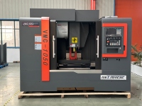 Machine de fraisage CNC verticale avec magazine à outils à disques à 24 stations pour la fabrication de pièces, machine VMC