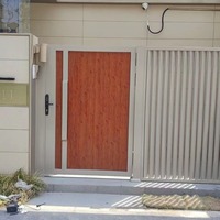 Portail coulissant contemporain en alliage d'aluminium avec grille décorative et moteur électrique pour mur de clôture