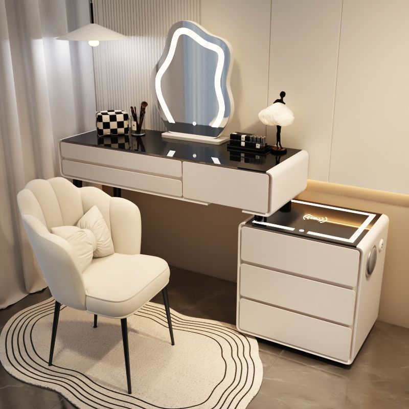 Table blanche 124,98, armoire intelligente, miroir, chaise pétale