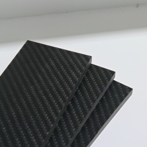 Panneau en fibre de carbone - Léger, haute résistance, résistant à la chaleur et à la pression pour applications industrielles haut de gamme - Product Image 1