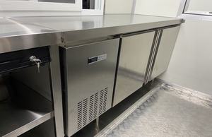 Remorque de camion-restaurant multifonctionnelle en acier inoxydable pour barbecue, avec configuration pour pizzas et hot-dogs, idéale pour la vente de rue en extérieur et le camping - Product Image 6