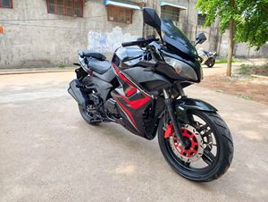 Moto sportive d'occasion <span class=keywords><strong>Kawasaki</strong></span> <span class=keywords><strong>Ninja</strong></span> 400cc, moteur bicylindre en parallèle refroidi par eau, ABS, idéale pour les débutants, parfaite pour les trajets en ville - Product Image 3