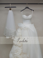 Robe de Mariée Ruolai ZD05212 3D Roses Coeur Sans Manches Fleurs Travail Artisanal