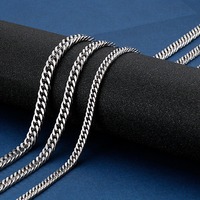 Nouveau Collier Hip-Hop pour Homme en Acier Inoxydable Poli Géométrique Multi-tailles avec Fermoir Mousqueton – Accessoire Tendance et Unique MGBC1204