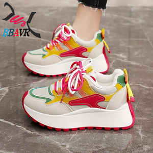 Zapatillas deportivas casuales de invierno 2026 para mujer, con suela gruesa, aumento de altura, estilo patchwork y diseño robusto para caminar. - Product Image 1