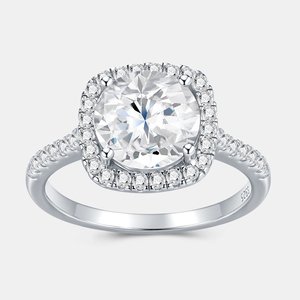 Anillo <span class=keywords><strong>de</strong></span> compromiso nupcial <span class=keywords><strong>de</strong></span> <span class=keywords><strong>plata</strong></span> <span class=keywords><strong>de</strong></span> ley <span class=keywords><strong>925</strong></span> con halo <span class=keywords><strong>de</strong></span> moissanita redonda <span class=keywords><strong>de</strong></span> 2.0 ct y banda pavé - Product Image 2