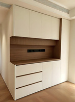 Armoire intégrée sur mesure avec bureau flottant intégré, meuble de rangement gain de place pour chambre à coucher, mobilier de chambre moderne