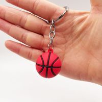 Porte-clés en gros en forme de ballon de sport 3D miniature en silicone PVC (football, basketball, tennis)