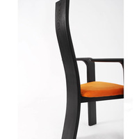 Chaise de salle à manger moderne minimaliste en bois massif avec revêtement en cuir et accoudoirs, meuble de maison, pièce de designer célèbre sur internet