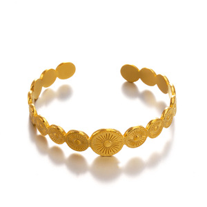ขายส่งแฟชั่น สร้อยข้อมือสแตนเลสชุบทอง 18K PVD ปรับขนาดได้ ดีไซน์ลายรัศมีดวงอาทิตย์ อื่นๆ |   ทนทาน กันน้ำ - Product Image 1